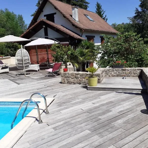 Chambre d'hôtes un petit coin de paradis en Corrèze, hôtel à Laguenne