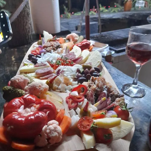 Monte grego, hotel a Slava Rusă