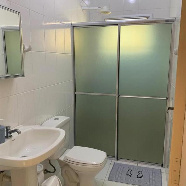 Apto c/2 quartos sendo uma suíte c/ar e 2banheiros - Foto 3
