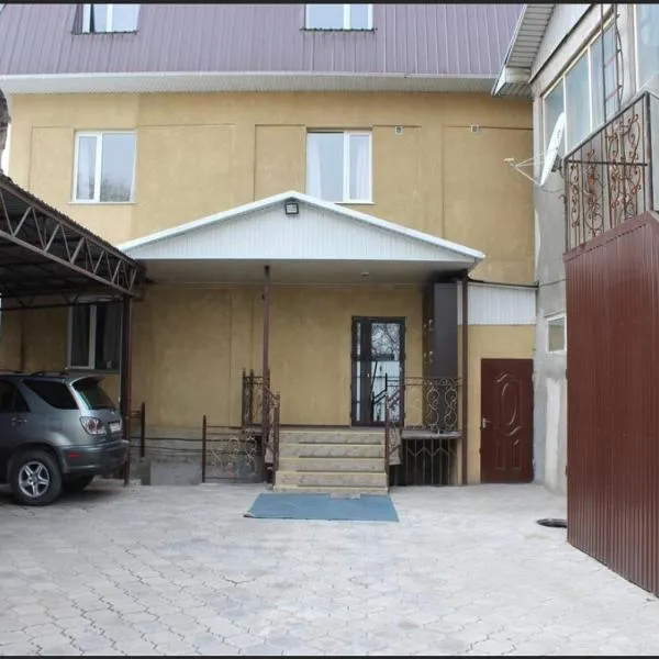 Adilet Fatima Guest House, hotel a Bixkek