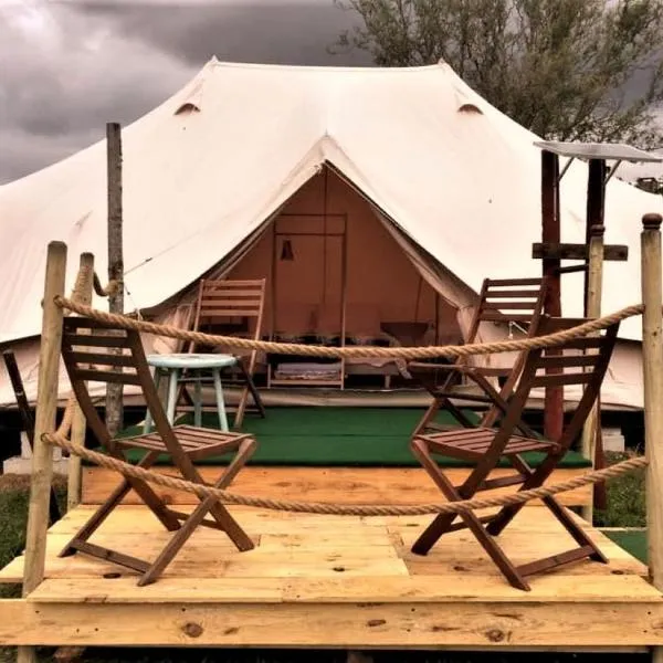 French Fields Luxury Glamping Twin Emperor Tent、Le-Vieux-Cérierのホテル