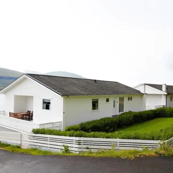 Liljulon - Views - Location, hotel in Tjørnuvík