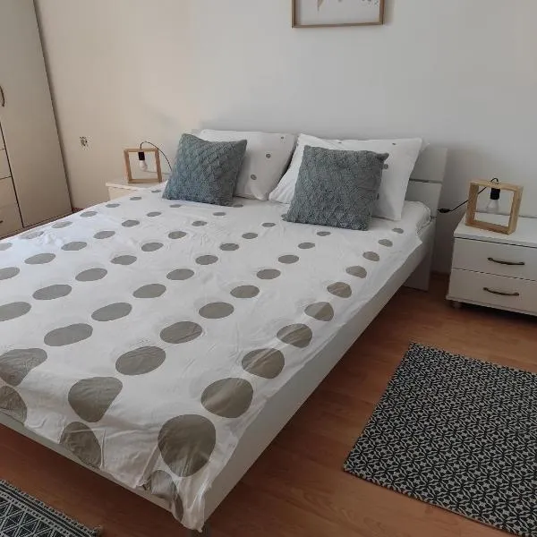 Sunny apartment in Rijeka, hotel v destinaci Rijeka
