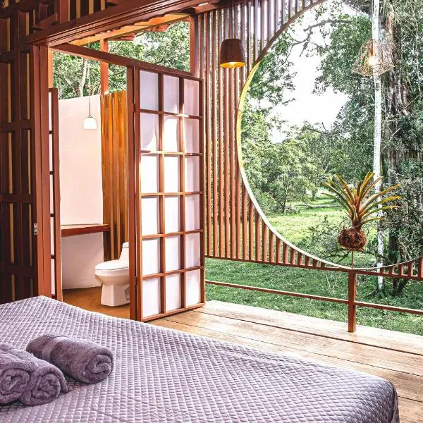 The Mimosas - Beautiful Unique Container Homes with Pool, hotel in Hone Creek