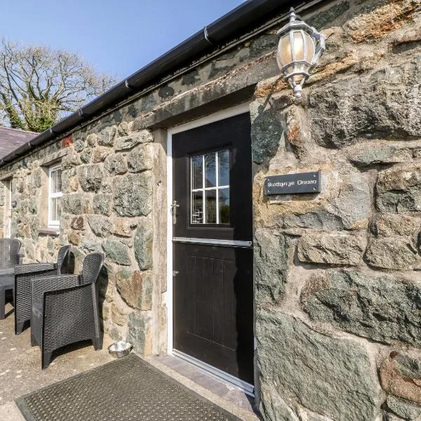 Bwthyn yr Onnen Ash Cottage, hotel en Llannor
