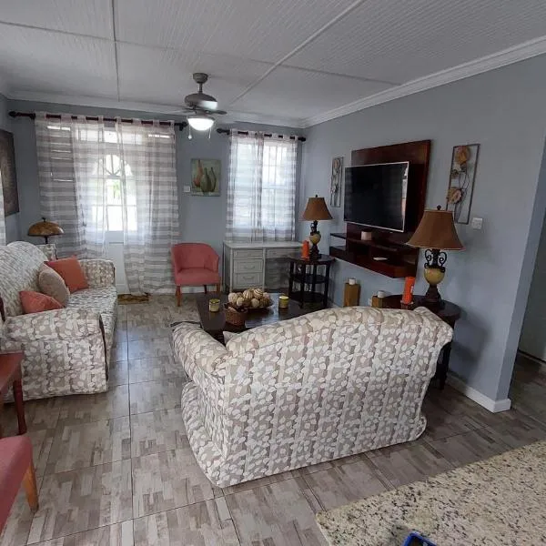Carmen Apartment, hotel in Bridgetown