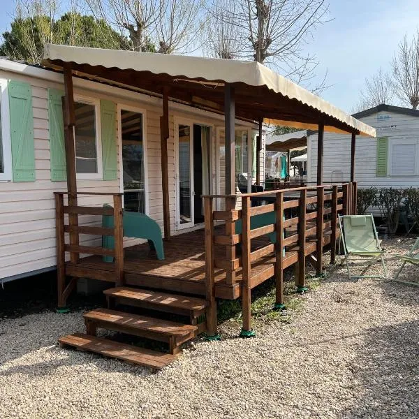 Mobilhome 6 CA36, hotel in Vias