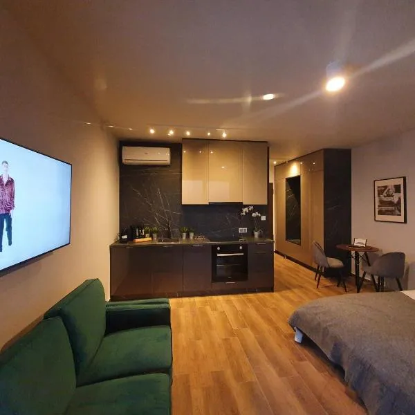 APARTAMENT W CHMURACH- 15 PIĘTRO OSIEDLE TYSIĄCLECIA- prywatny parking- wielki taras z widokiem na zachód słońca, Hotel in Kattowitz