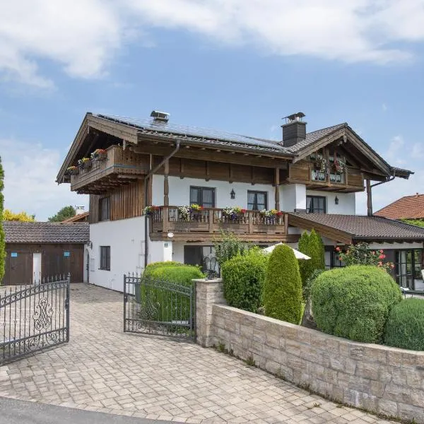 Ferienwohnungen Blos, hotel in Grassau