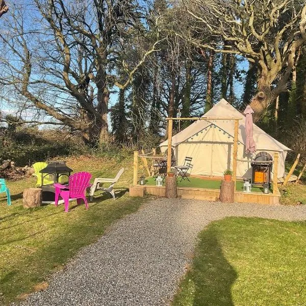 Garden County Glamping, hotel in Roundwood