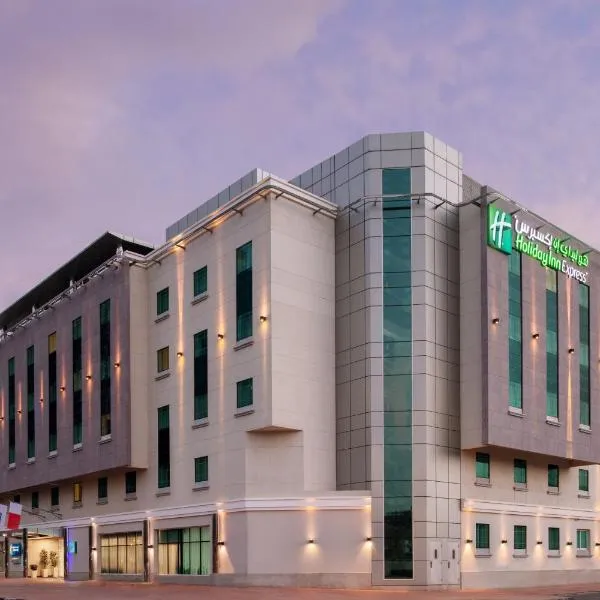 Holiday Inn Express Dubai Safa Park, an IHG Hotel โรงแรมในดูไบ