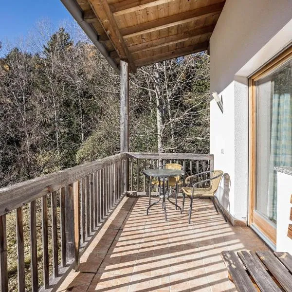 Bnb Lettnerhof Balcony Family Suite, hotel v destinaci Monguelfo