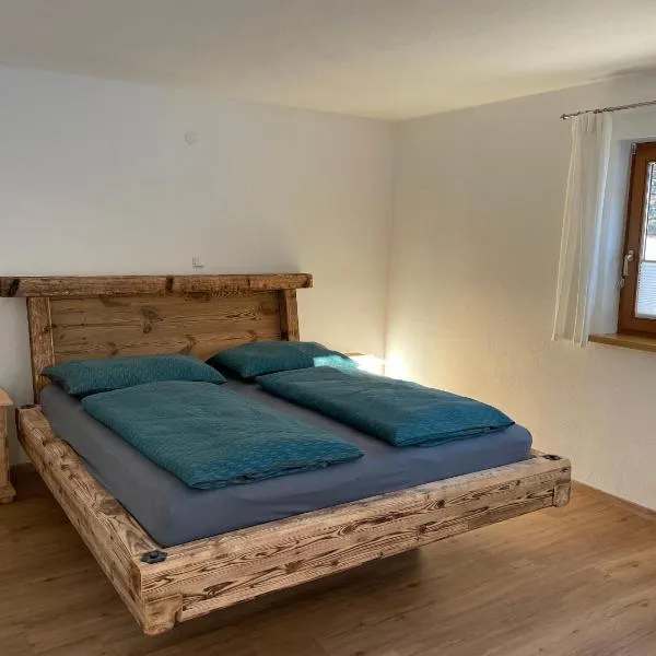 FerienWohnung Weer, hotel v destinaci Weer