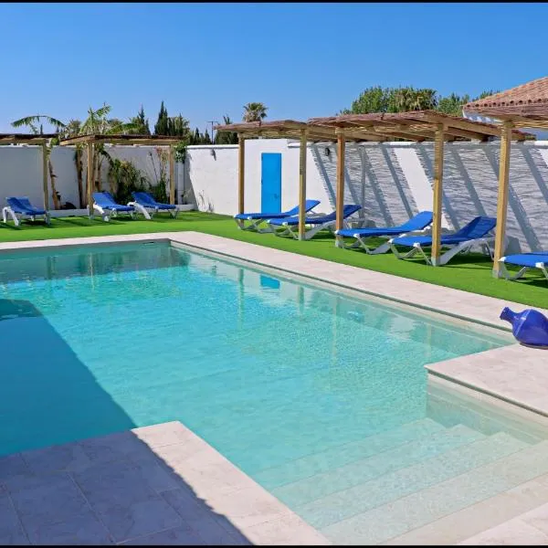 Bungalow La Roa V, отель в городе Конил-де-ла-Фронтера