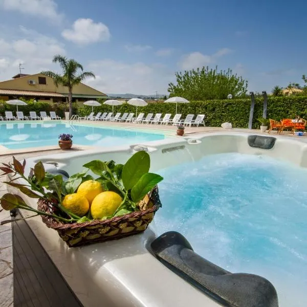 Villa in recidence a 100 metri dal mare con servizio di piscina a 100 metri vicino Cefalu, hotel Campofelice di Roccellában