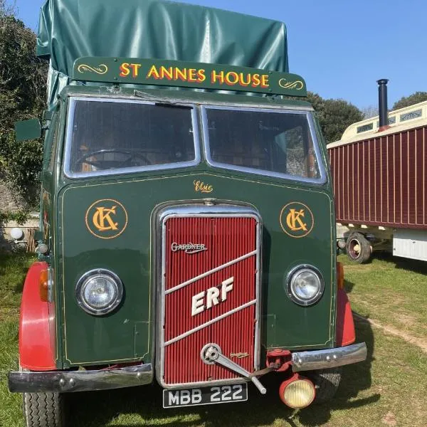 Rare 1954 Renovated Vintage Lorry - Costal Location, hotel in Plymouth