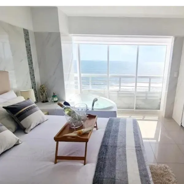 Ecusuites Playas Preference Penthouse Jacuzzi & Vista Mar, hotel in Playas
