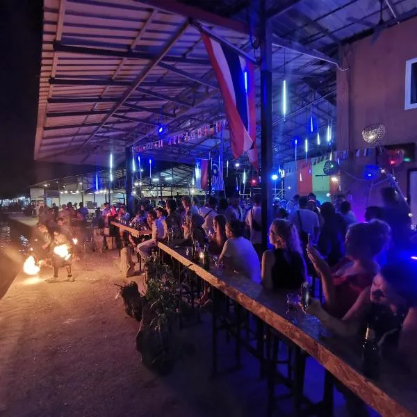 Social Quarters, hotel en Railay Beach