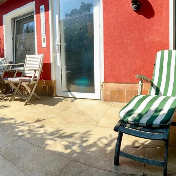 HAUS MIT KUNST ZWISCHEN WALD UND SEE, hotel v Lipsku