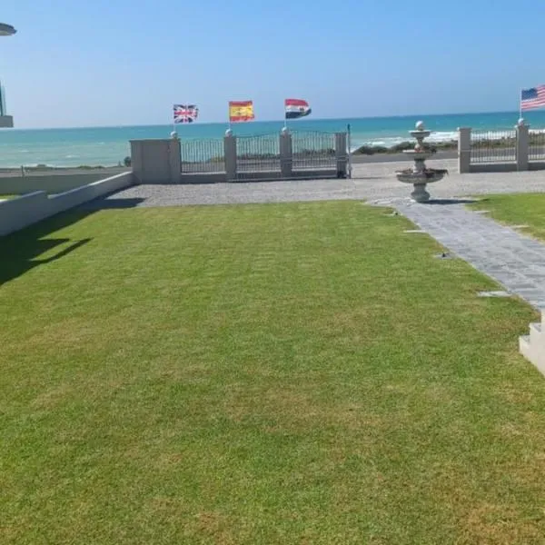 Chateau de Marine Boutique Hotel، فندق في ستروزباي