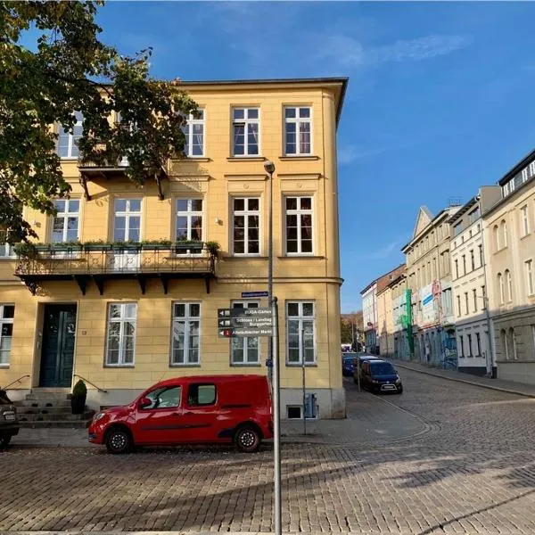 Das Ferienapartment Alexandrine direkt am Pfaffenteich mit eigenem Parkplatz, hotel v destinaci Schwerin