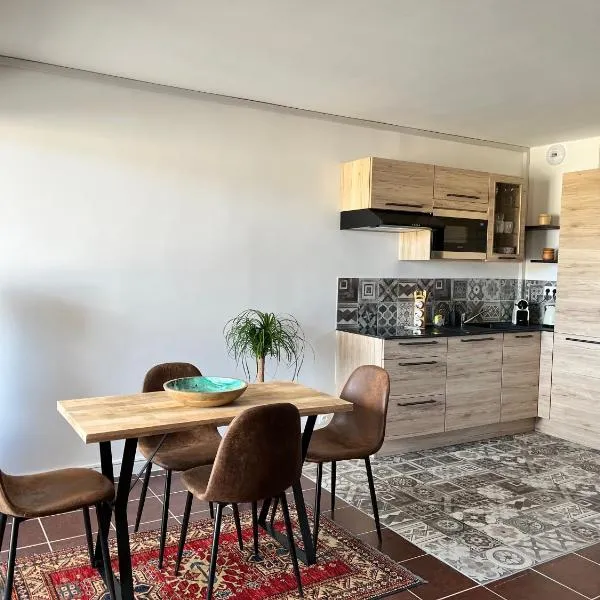 PORT GRIMAUD GOLFE ST TROPEZ BEL APPARTEMENT, hôtel à Grimaud