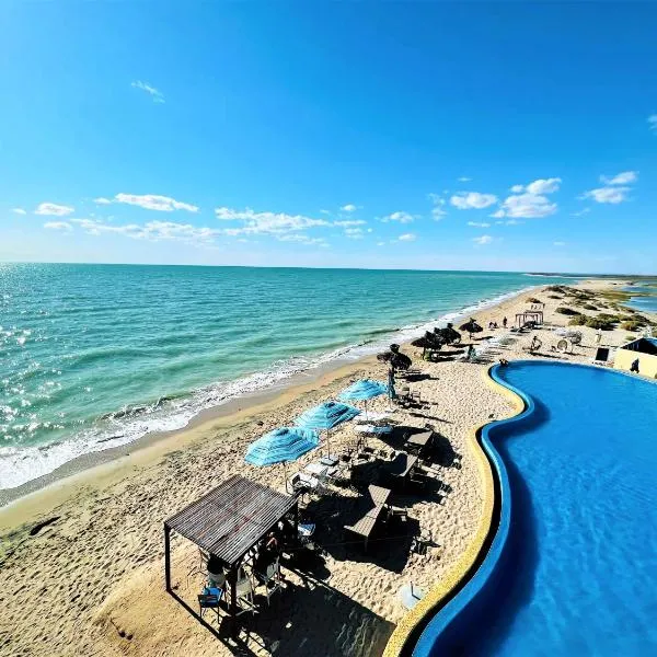 Rocky Point - Ocean Front - King - Suites - Sleeps12 - Gated - POOLS WI-FI, מלון בLa Choya