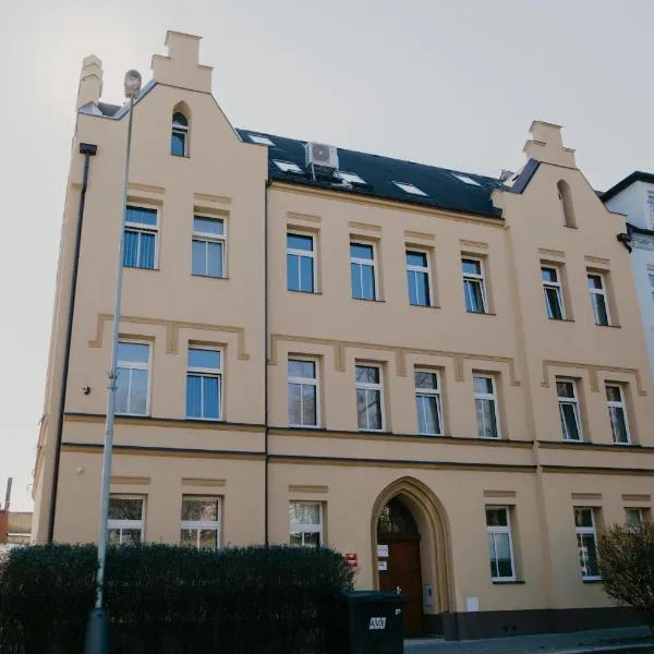 Apartmánový dům Kolej Jinak - dostupné ubytování v Ústí nejen pro studenty、ウースチー・ナド・ラベムのホテル