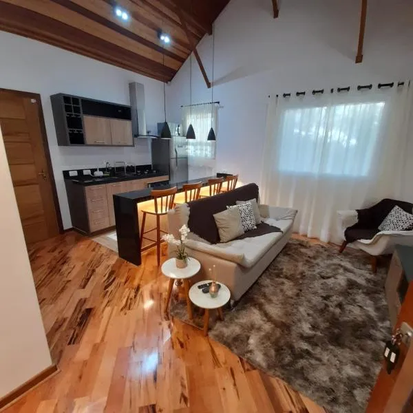 Casa Requinte em Campos do Jordão、カンポス・ド・ジョルドンのホテル