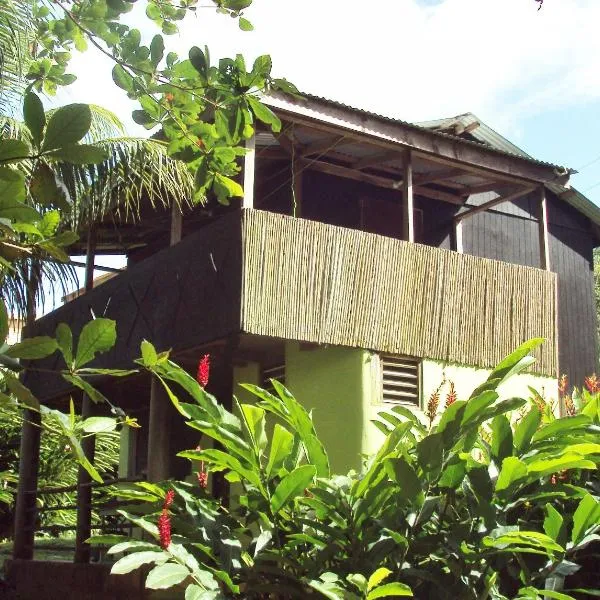 Riversideview House, hotel in Calibishie