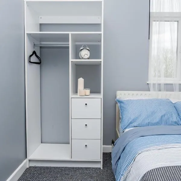 Shirley house 2, Self Catering Guest House, Self Check in, Smart locks, 10 min Walk to Southampton General, Aspire and Princess Anne Hospitals, Access to Fully Equipped Kitchen, Excellent Transport Links, Ideal for Longer Stays and Hospital Shifts, hotel v destinaci Southampton