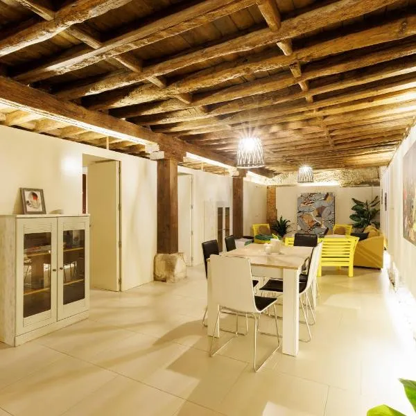 Casa Deluxe Herreros, ξενοδοχείο στην Αλκαλά ντε Ενάρες