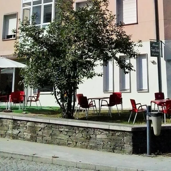 Pensión-Albergue Puente Ribeira – hotel w mieście Sarria