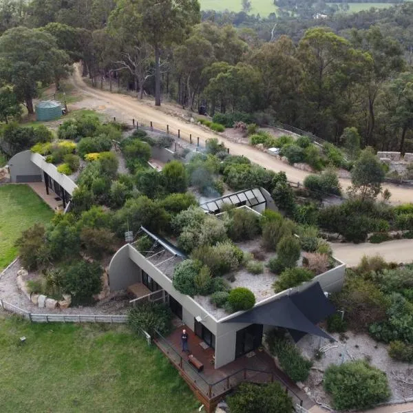 Down to Earth Farm Retreat, hotel in Mount Taylor