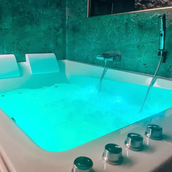 Les Jardins Secrets - Gare & Centre by Apparts Spa Dijon, hotel v Dijonu