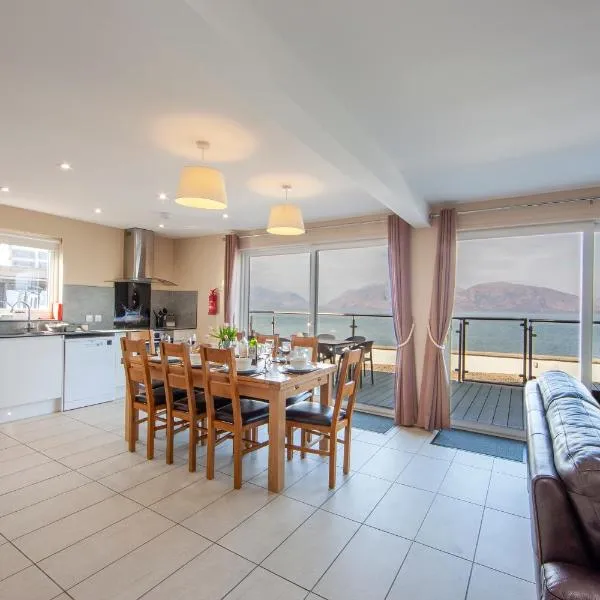 Beach Houses with Hot Tubs, hotel in Glencoe