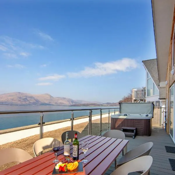 Beach Houses with Hot Tubs, hotel in Glencoe