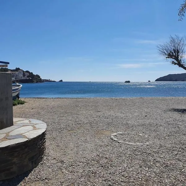 Espectacular Planta Baja con terraza y parking a 5 min de la playa, hotel em Cadaqués