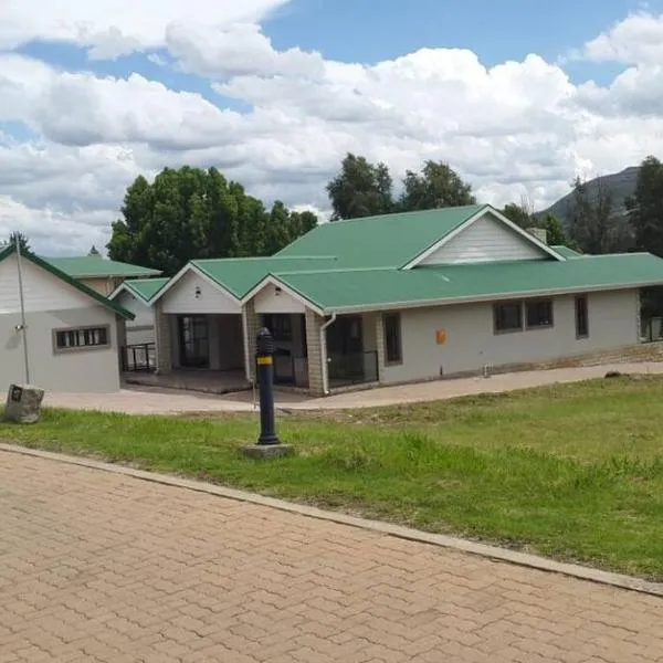8sIndoor indoor pool4 bedroom villaGreat view and backup power, hotel in Clarens