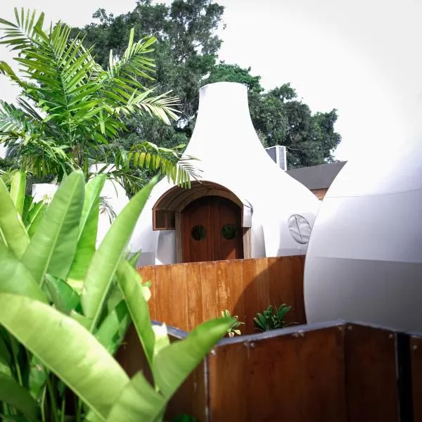 Triyana Resort and Glamping, hotel u gradu Pajangan