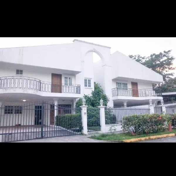 Casa Duplex Privada con Piscina, hotel v destinaci Panamá