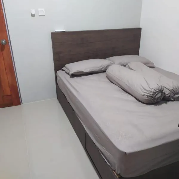 Rooms at Josapa Guest House, hotel en Batam Centre