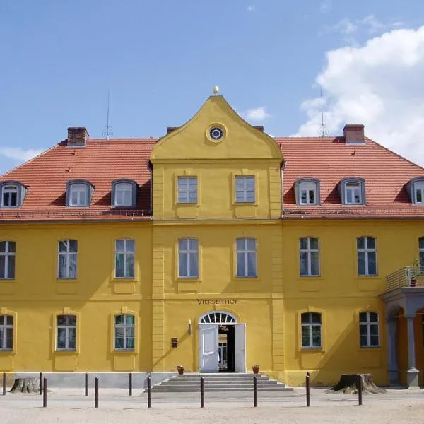 Hotel Vierseithof Luckenwalde, hotel di Luckenwalde