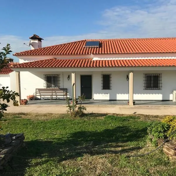 Moradia Gémea em Herdade Santa Marta, מלון בRosmaninhal