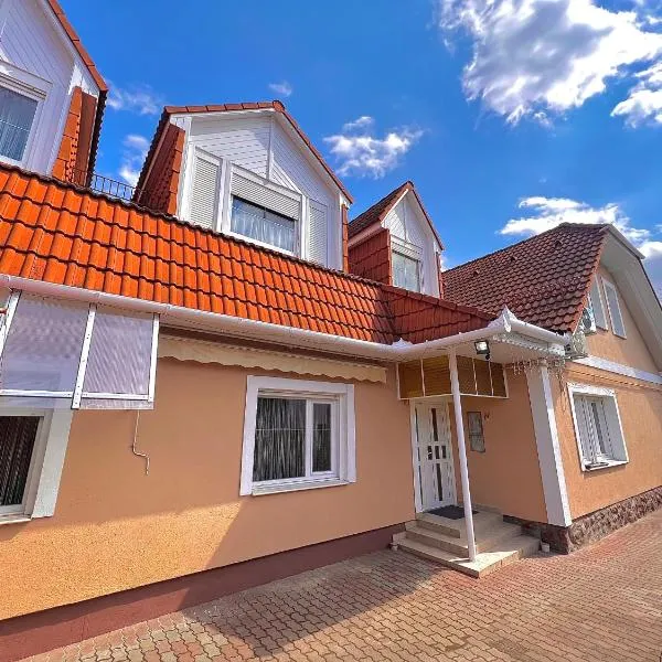 Vörösmarty Deluxe Vendégház, hotel v destinaci Kaposvár