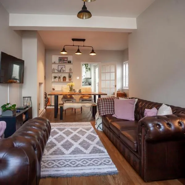 Hereford City - St Owens Terrace - Comfortable & Spacious Well Presented Three Storey House, Perfect For a Weekend Away & Exploring The City On Foot - Hosted By RENTMYHOUSE, hotel v destinaci Hereford