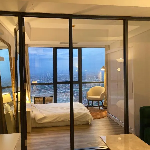 Parisian style apartment at The Smith Alam Sutera, hotel in Tangerang