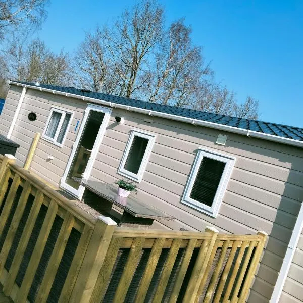 BJ Chalets - De Rug 1 - Vakantiepark Lauwersoog - LUXE chalet met vaatwasser! Vroege incheck!, hotel v destinaci Lauwersoog
