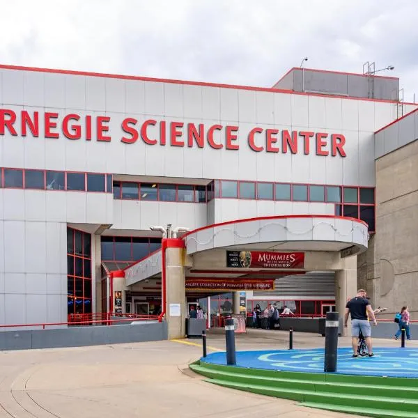 Staybridge Suites Pittsburgh Airport by IHG, hotel in Pittsburgh