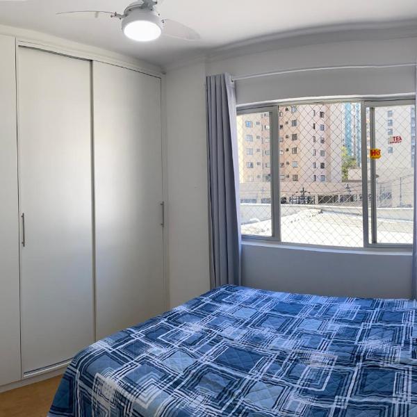 101- Lindo Apartamento Amplo e decorado, 2 quartos, sala, cozinha completa, mobiliario moderno, lavanderia , Excelente localização no bairro Bigorrilho - Foto 2